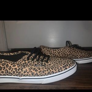 women's van sneakers size 8
